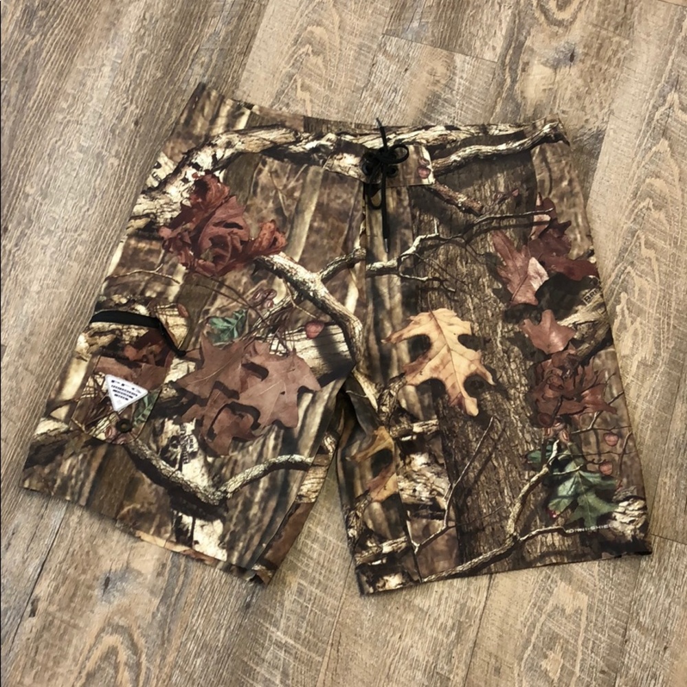 Men’s Columbia Camo Shorts with draw string waist